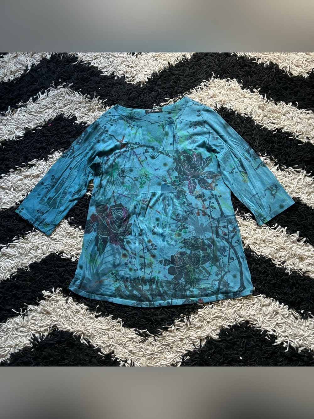 Only Nine Y2K Grunge Graphic Multicolor Blue 3/4 Sleeve V-Neck Top